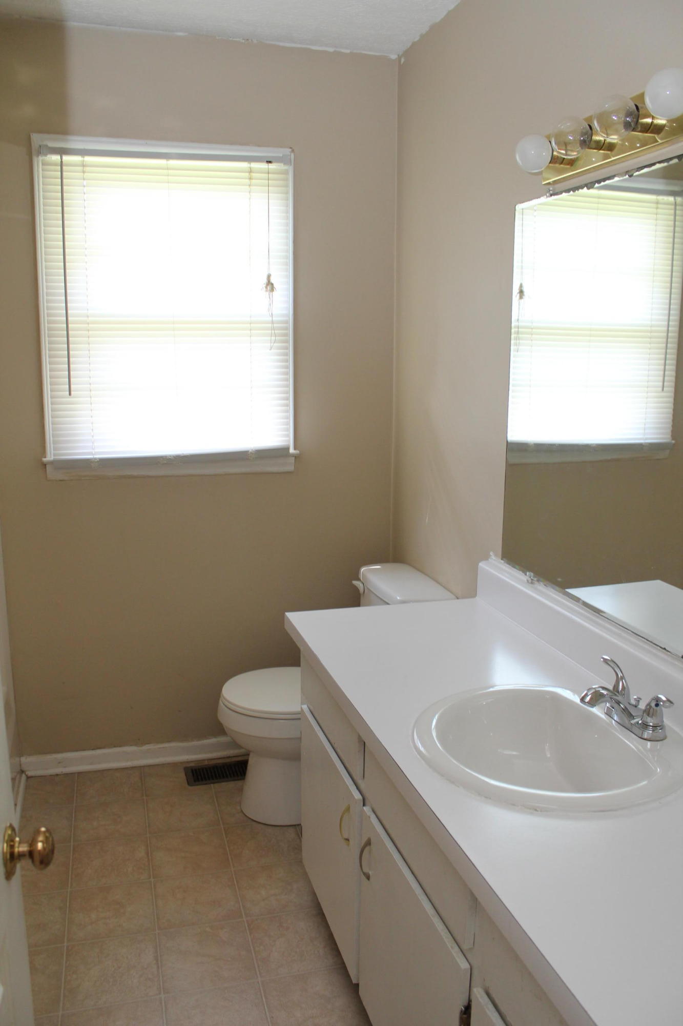 1003 Richmond Road Rockingham, NC 28379 - Photo 9 of 12 Hall Bath
