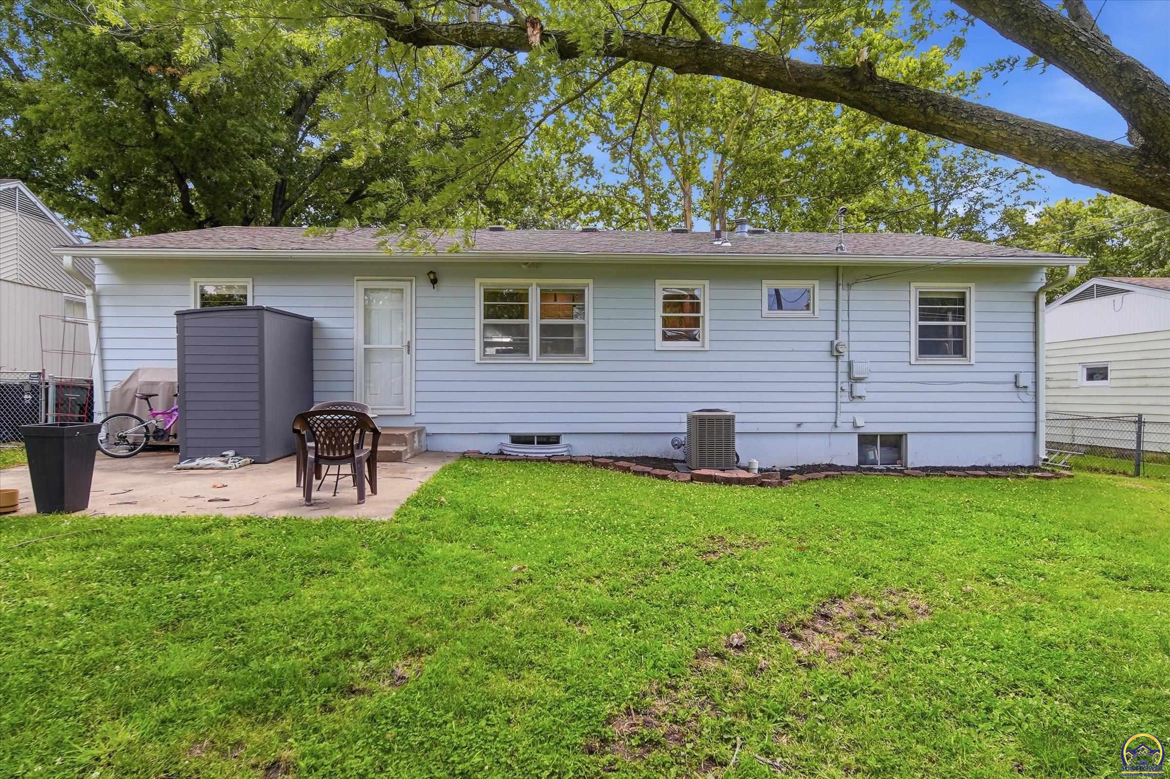 2543 Southwest Kent Street Topeka, KS 66614 - Photo 35 of 38