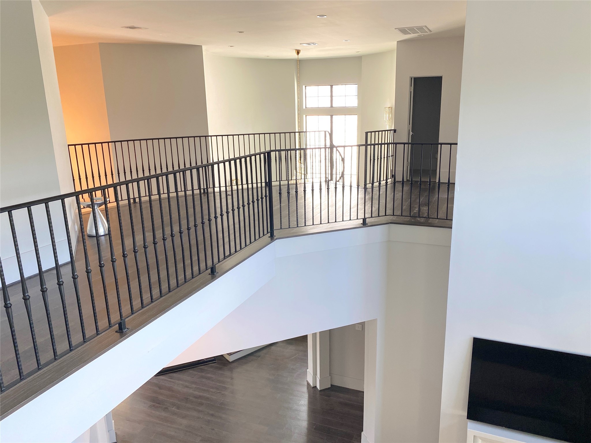 4642 Devon Street Houston, TX 77027 - Photo 26 of 39 a view of a hallway