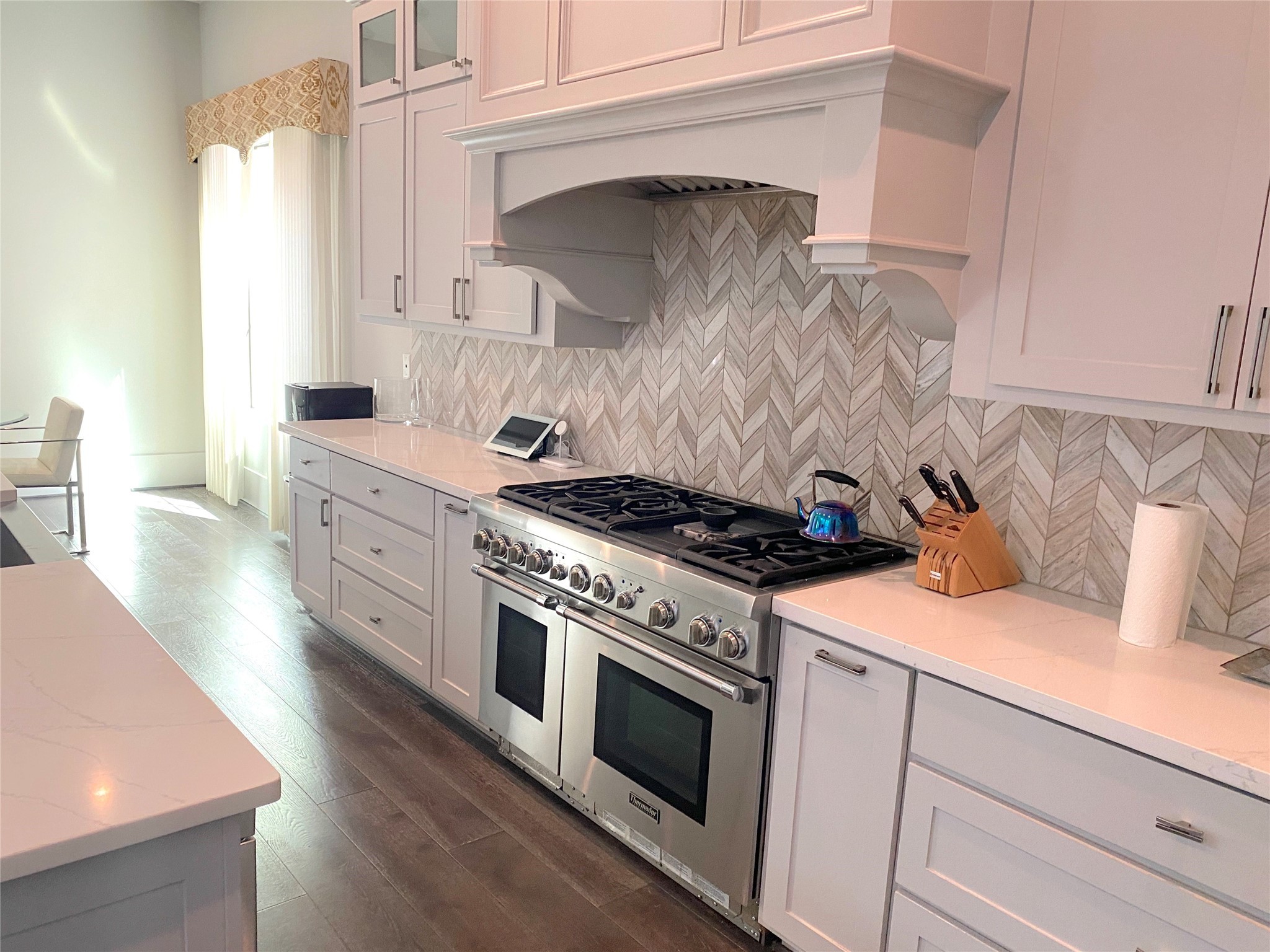 4642 Devon Street Houston, TX 77027 - Photo 10 of 39 a kitchen with granite countertop a stove and a sink