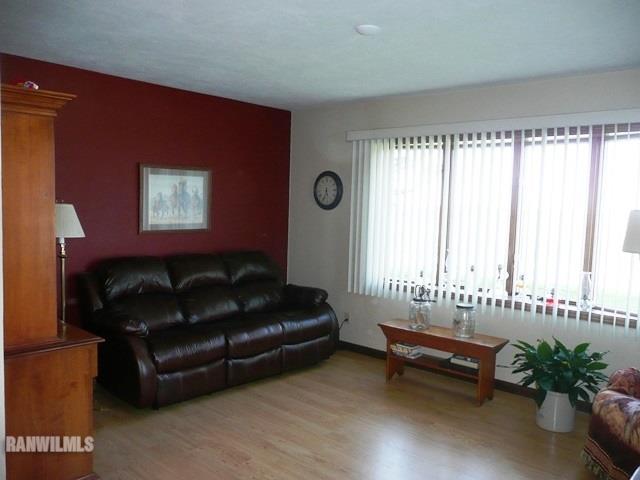 12982 North Bluff Road Baileyville, IL 61007 - Photo 9 of 25 a living room with furniture and a potted plant