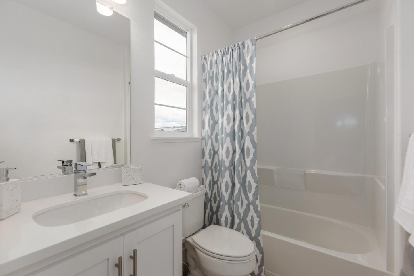 142 Cue Way Hayward, CA 94544 - Photo 20 of 24 a bathroom with a sink toilet and shower