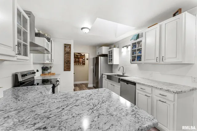 $875,000 | 15825 322nd Street West, Unit WEST, Illinois City, IL 61259