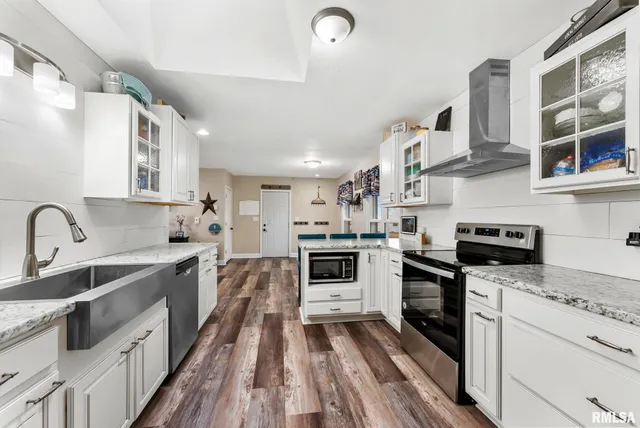 $875,000 | 15825 322nd Street West, Unit WEST, Illinois City, IL 61259