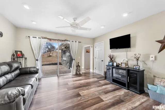 $875,000 | 15825 322nd Street West, Unit WEST, Illinois City, IL 61259