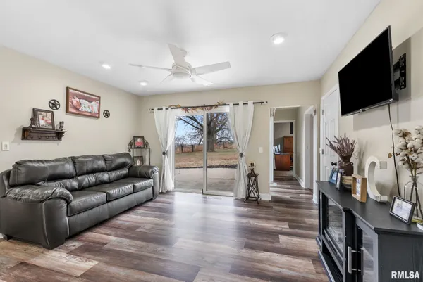 $875,000 | 15825 322nd Street West, Unit WEST, Illinois City, IL 61259