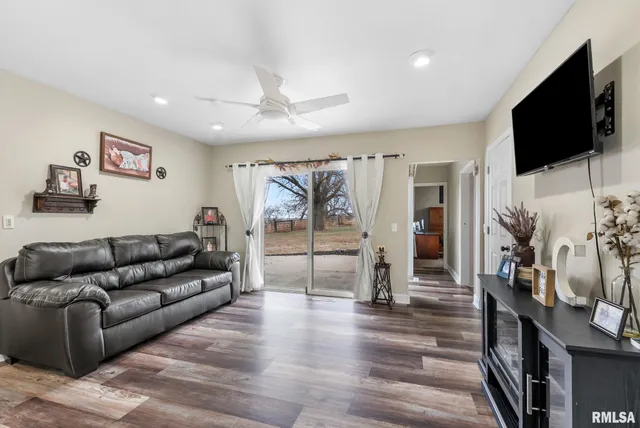 $875,000 | 15825 322nd Street West, Unit WEST, Illinois City, IL 61259