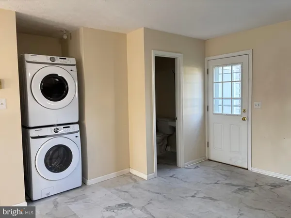 $1,675 | 240 Nottoway Drive, Stephens City, VA 22655