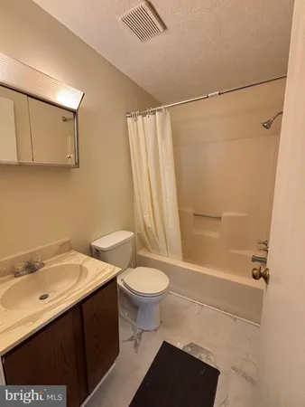 $1,675 | 240 Nottoway Drive, Stephens City, VA 22655