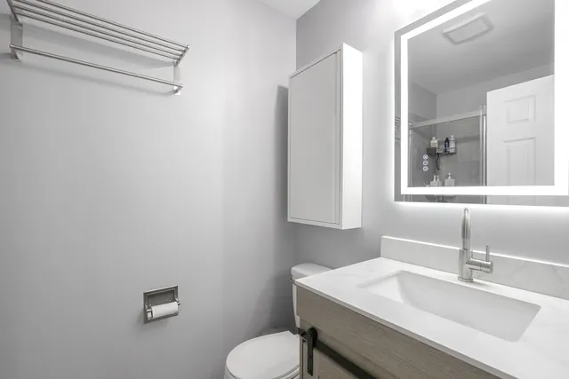 $260,000 | 215 Sunset Court, Vernon Hills, IL 60061