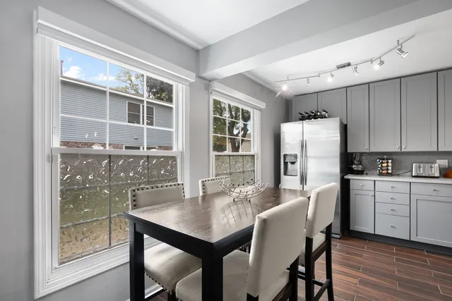 $260,000 | 215 Sunset Court, Vernon Hills, IL 60061