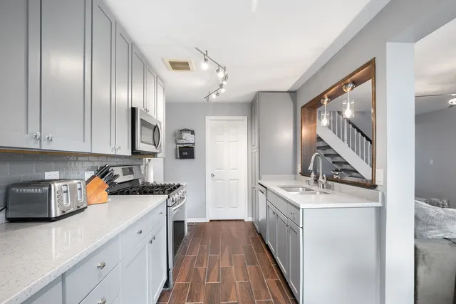 $260,000 | 215 Sunset Court, Vernon Hills, IL 60061