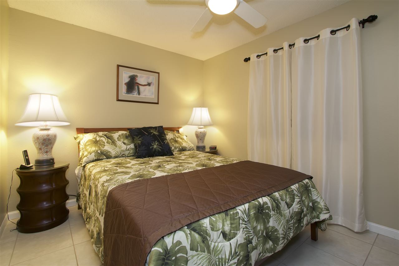 2219 South Kihei Road, Unit B102 Kihei, HI 96753 - Photo 4 of 30 a bedroom with a bed and a lamp
