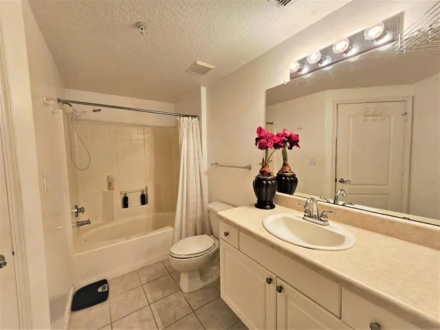 $1,800 | 5050 Fairways Circle, Unit 301, Vero Beach, FL 32967