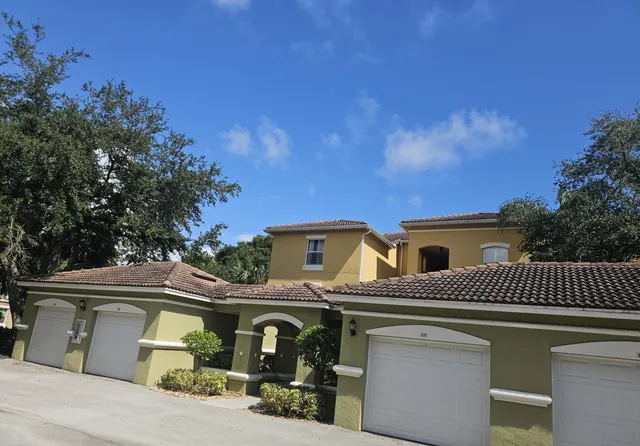 $1,800 | 5050 Fairways Circle, Unit 301, Vero Beach, FL 32967