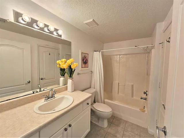 $1,800 | 5050 Fairways Circle, Unit 301, Vero Beach, FL 32967