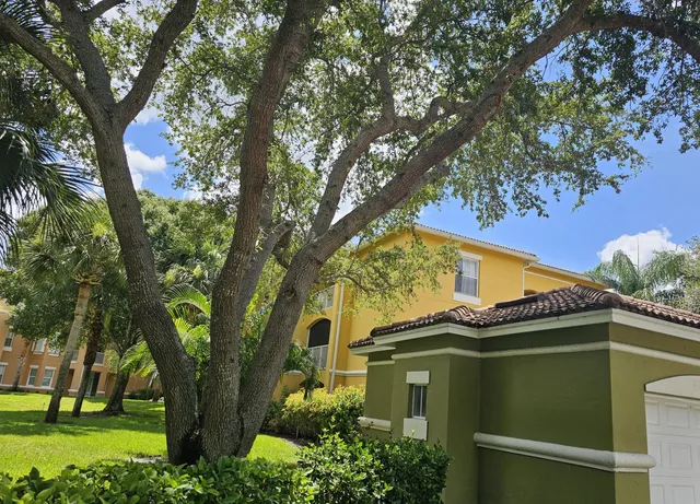 $1,800 | 5050 Fairways Circle, Unit 301, Vero Beach, FL 32967