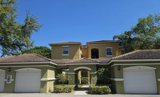 $1,800 | 5050 Fairways Circle, Unit 301, Vero Beach, FL 32967