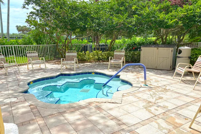 $1,800 | 5050 Fairways Circle, Unit 301, Vero Beach, FL 32967
