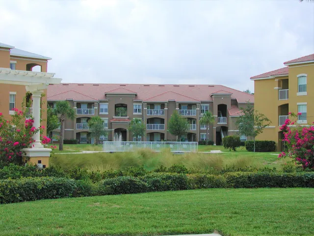$1,800 | 5050 Fairways Circle, Unit 301, Vero Beach, FL 32967
