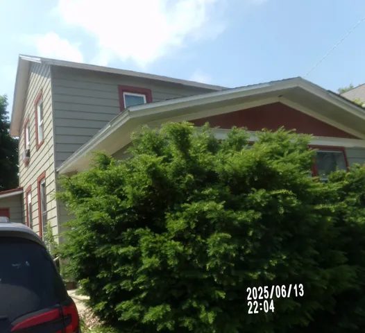 a view of a back yard of the house