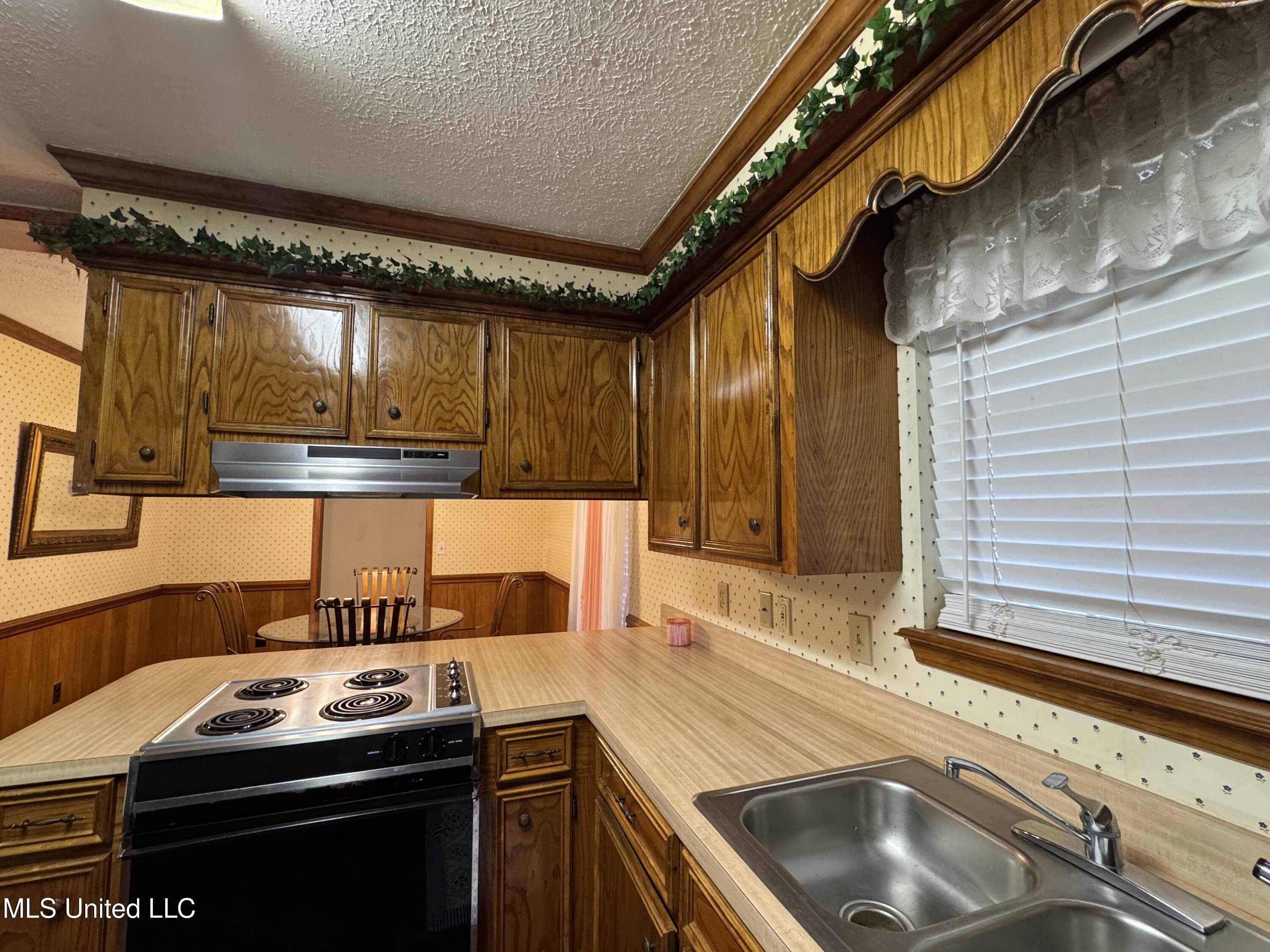 4375 Redwood Circle Jackson, MS 39212 - Photo 16 of 23 Kitchen