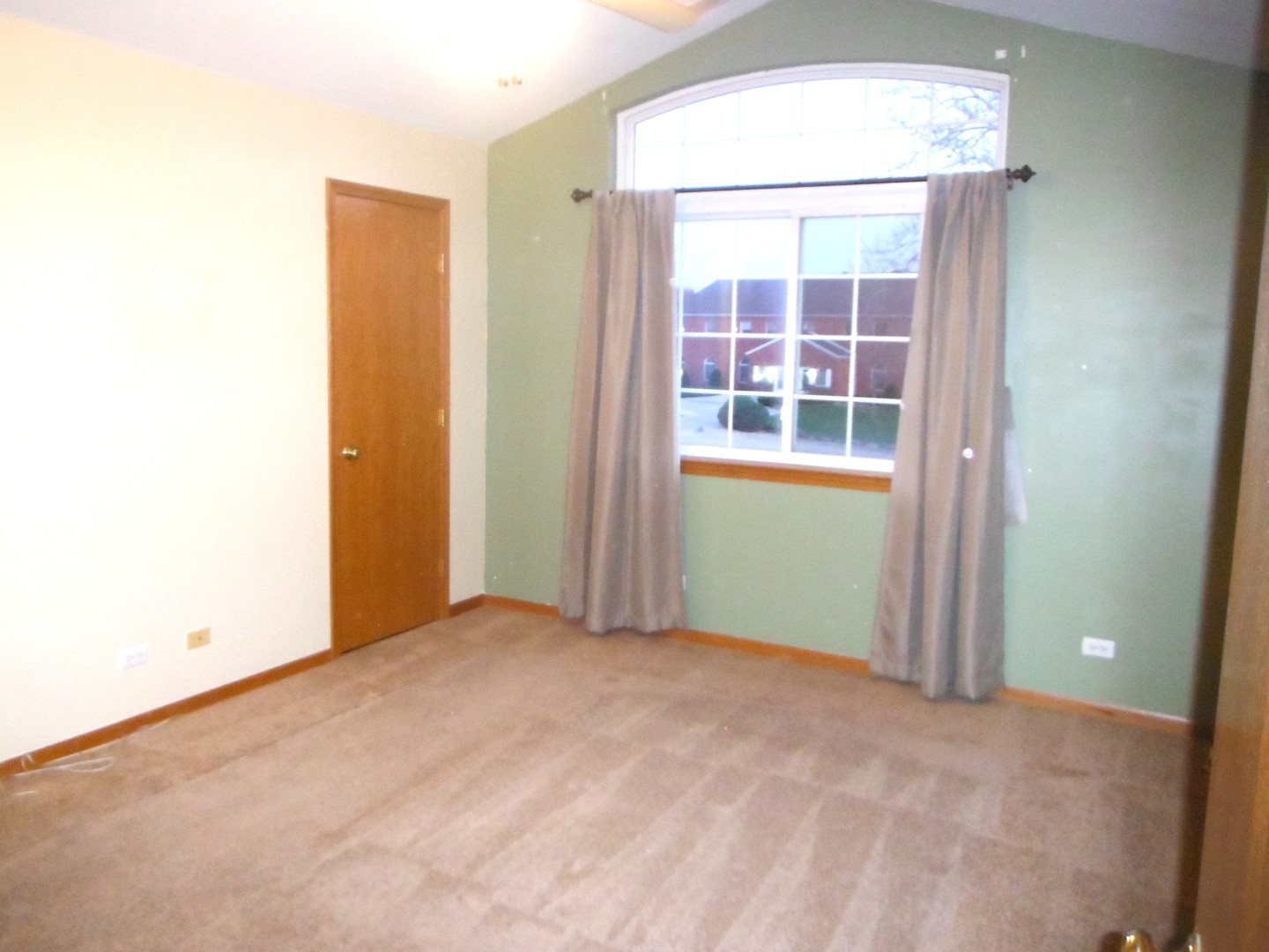 574 Boulder Drive Morris, IL 60450 - Photo 11 of 13 a view of an empty room with a window