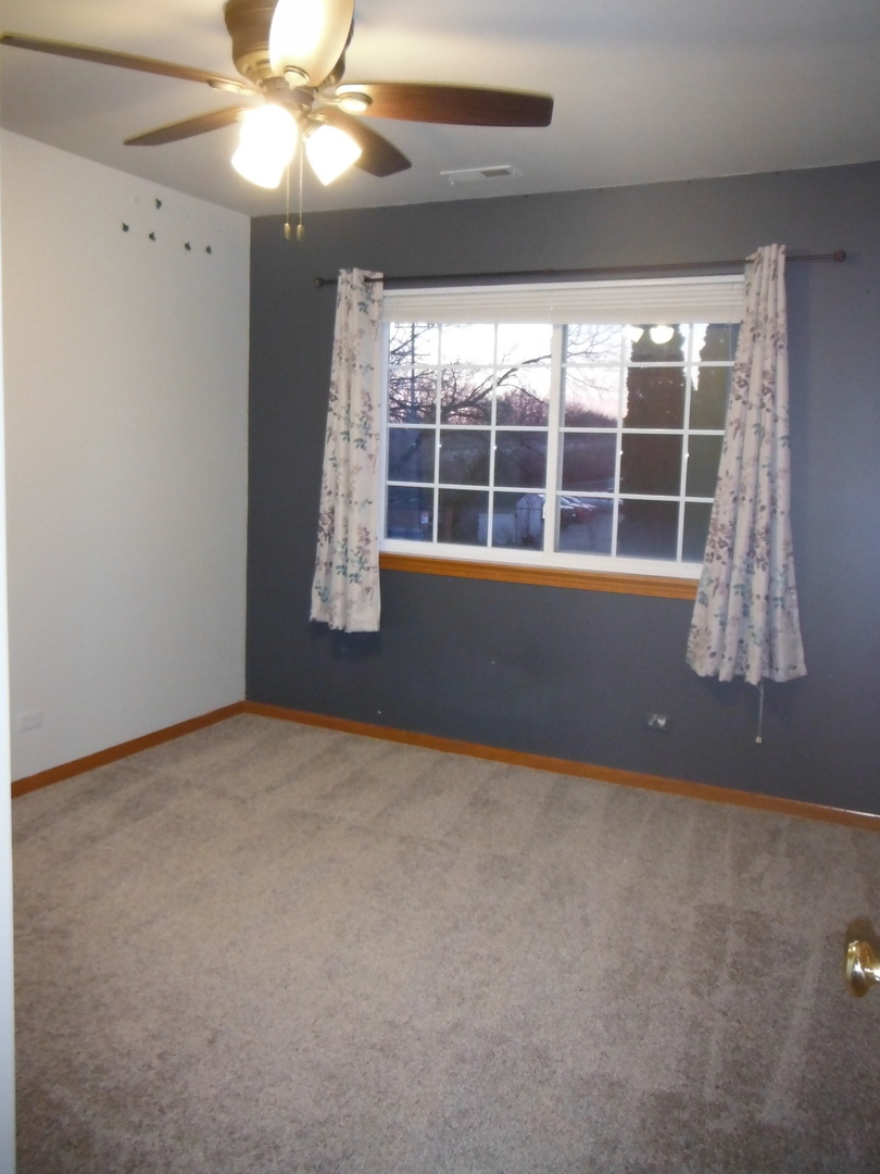 574 Boulder Drive Morris, IL 60450 - Photo 9 of 13 a view of an empty room with a window