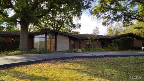 $3,750 | 10621 Country View Drive, Creve Coeur, MO 63141