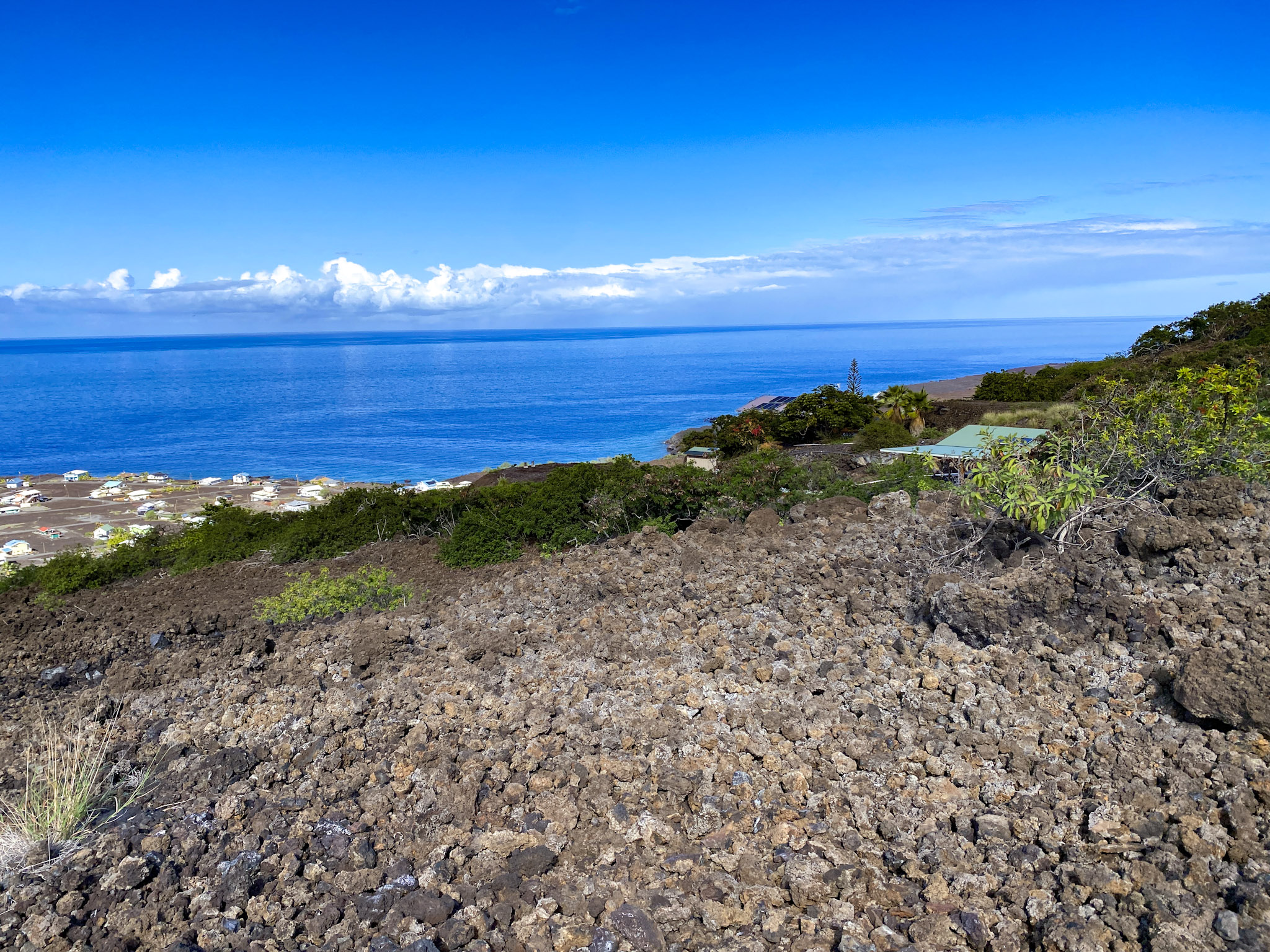 25 Milolii Road Captain Cook, HI 96704 - Photo 3 of 9 a view of an ocean