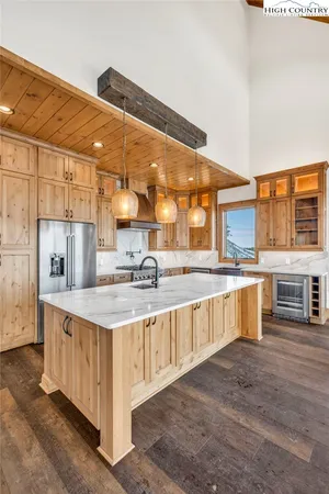 $2,500,000 | 132 Sun Peaks Trail, Beech Mountain, NC 28604