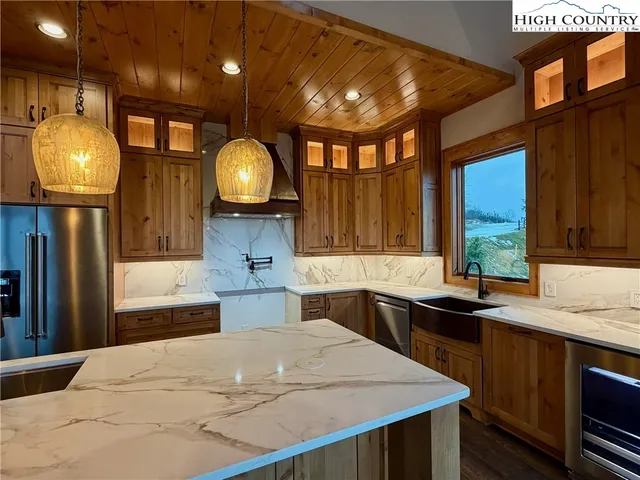 $2,500,000 | 132 Sun Peaks Trail, Beech Mountain, NC 28604