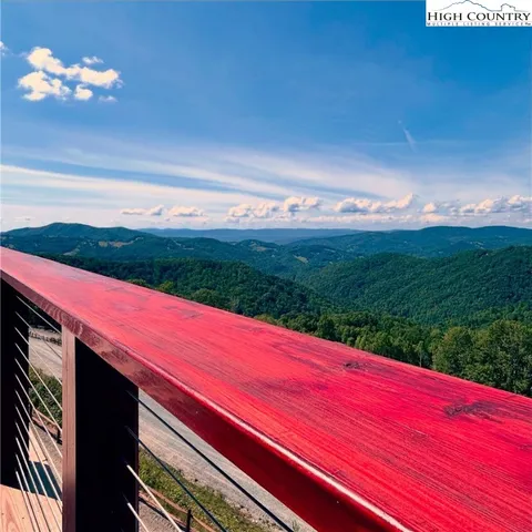 $2,500,000 | 132 Sun Peaks Trail, Beech Mountain, NC 28604