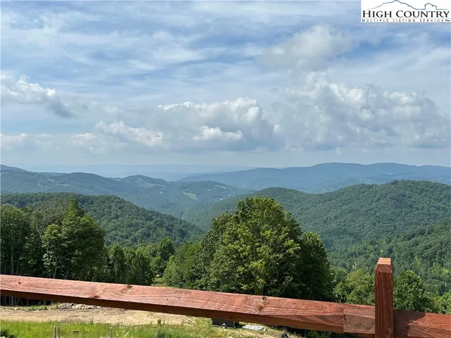 $2,500,000 | 132 Sun Peaks Trail, Beech Mountain, NC 28604