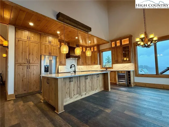 $2,500,000 | 132 Sun Peaks Trail, Beech Mountain, NC 28604