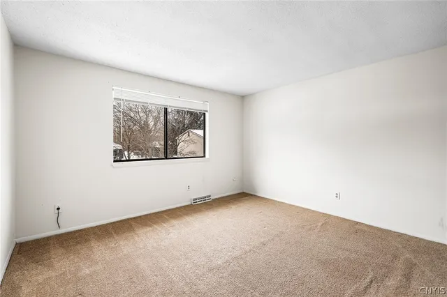 $199,900 | 364 Cameco Circle, Salina, NY 13090