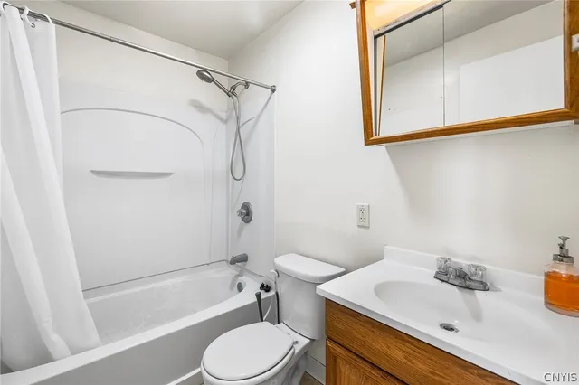 $199,900 | 364 Cameco Circle, Salina, NY 13090