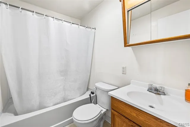 $199,900 | 364 Cameco Circle, Salina, NY 13090