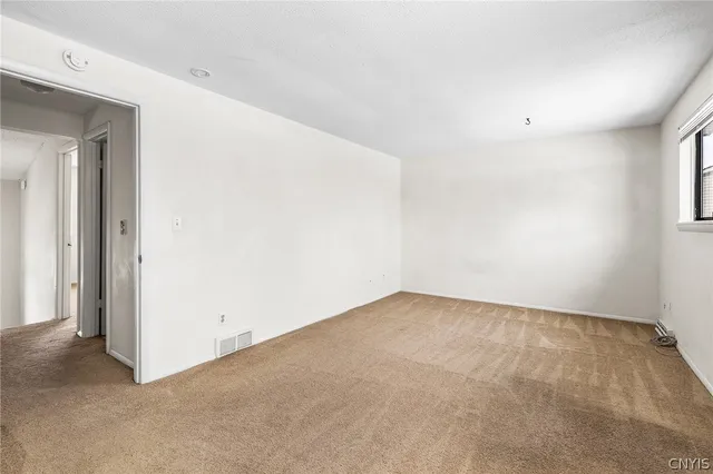 $199,900 | 364 Cameco Circle, Salina, NY 13090