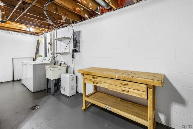 $199,900 | 364 Cameco Circle, Salina, NY 13090