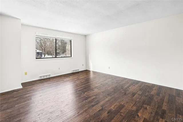 $199,900 | 364 Cameco Circle, Salina, NY 13090