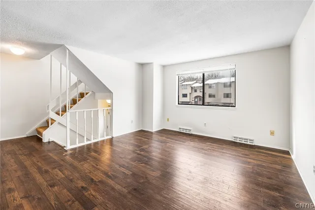 $199,900 | 364 Cameco Circle, Salina, NY 13090