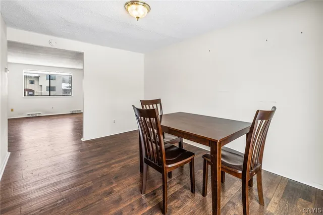 $199,900 | 364 Cameco Circle, Salina, NY 13090