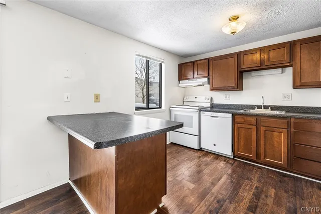 $199,900 | 364 Cameco Circle, Salina, NY 13090