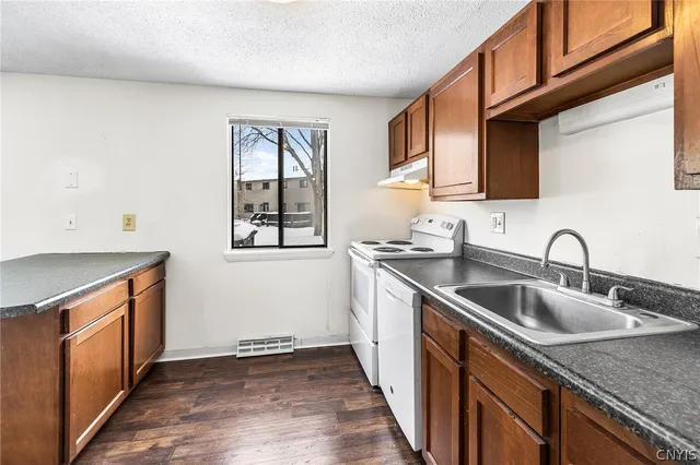 $199,900 | 364 Cameco Circle, Salina, NY 13090