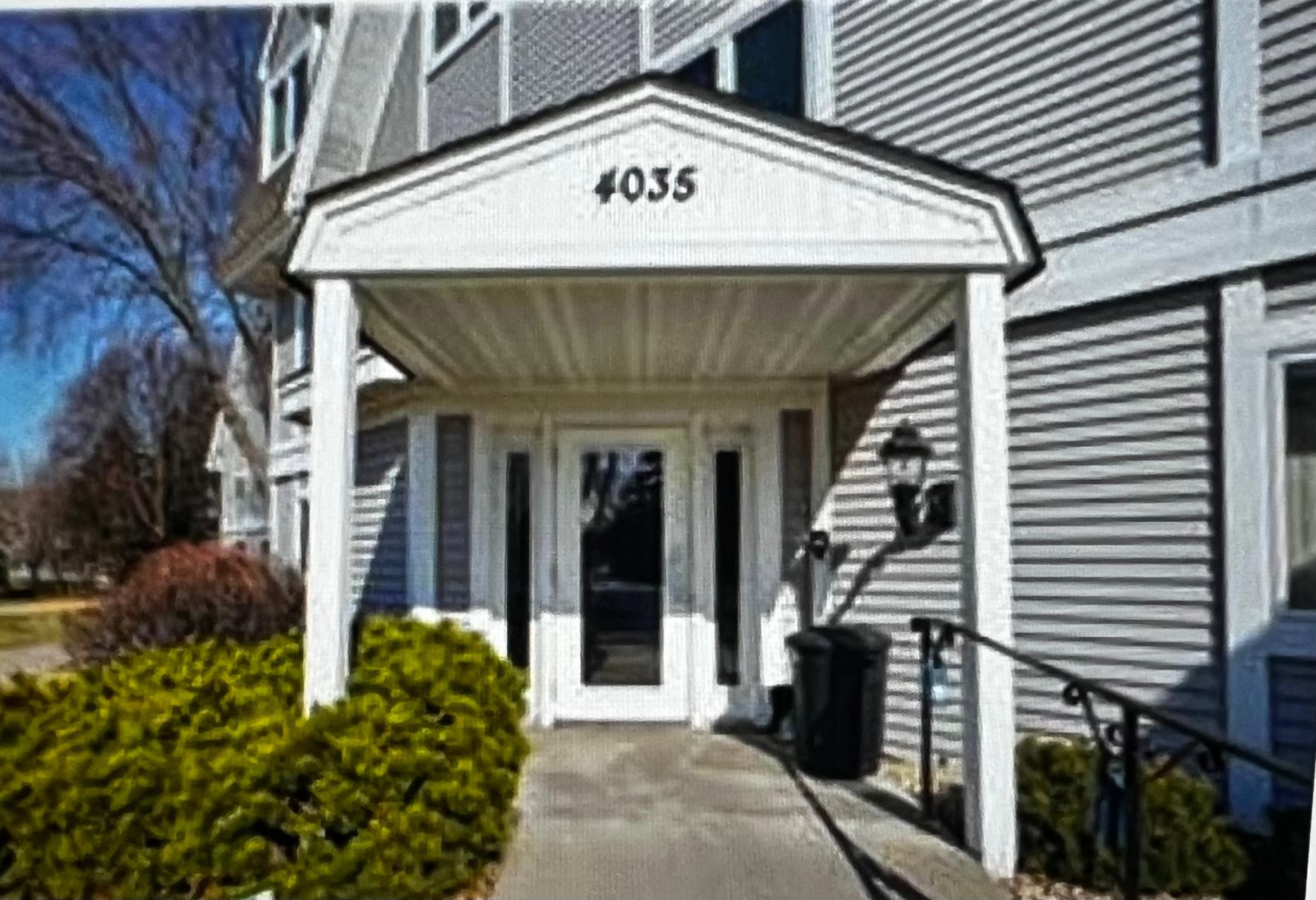 4035 Victoria Street North, Unit 206 Shoreview, MN 55126 - Photo 1 of 1