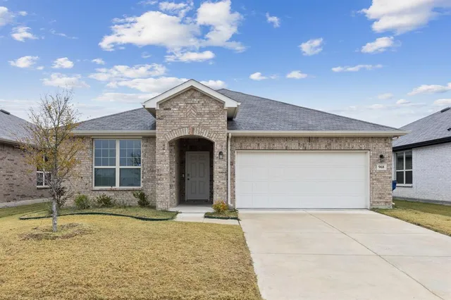 $2,295 | 969 Ravenwood Lane, Van Alstyne, TX 75495