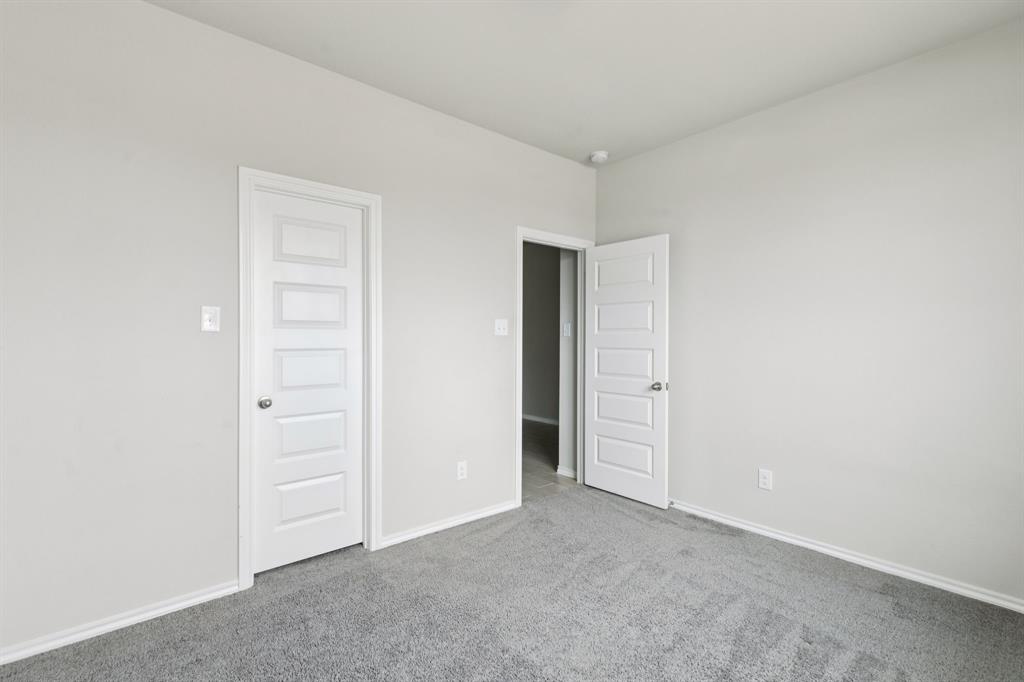 969 Ravenwood Lane Van Alstyne, TX 75495 - Photo 18 of 27 an empty room with closet area