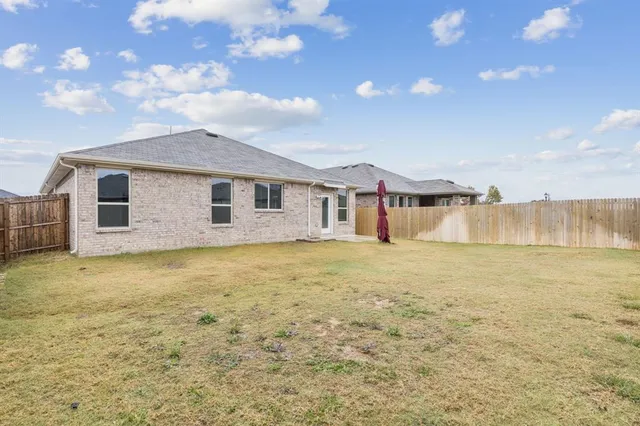 $2,295 | 969 Ravenwood Lane, Van Alstyne, TX 75495