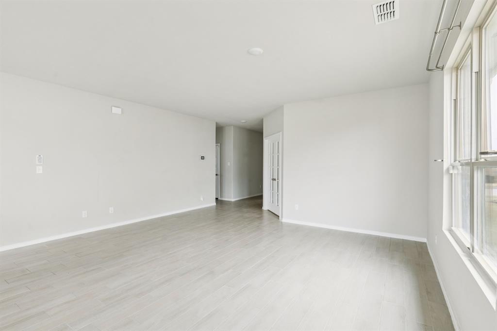 969 Ravenwood Lane Van Alstyne, TX 75495 - Photo 5 of 27 an empty room with a window